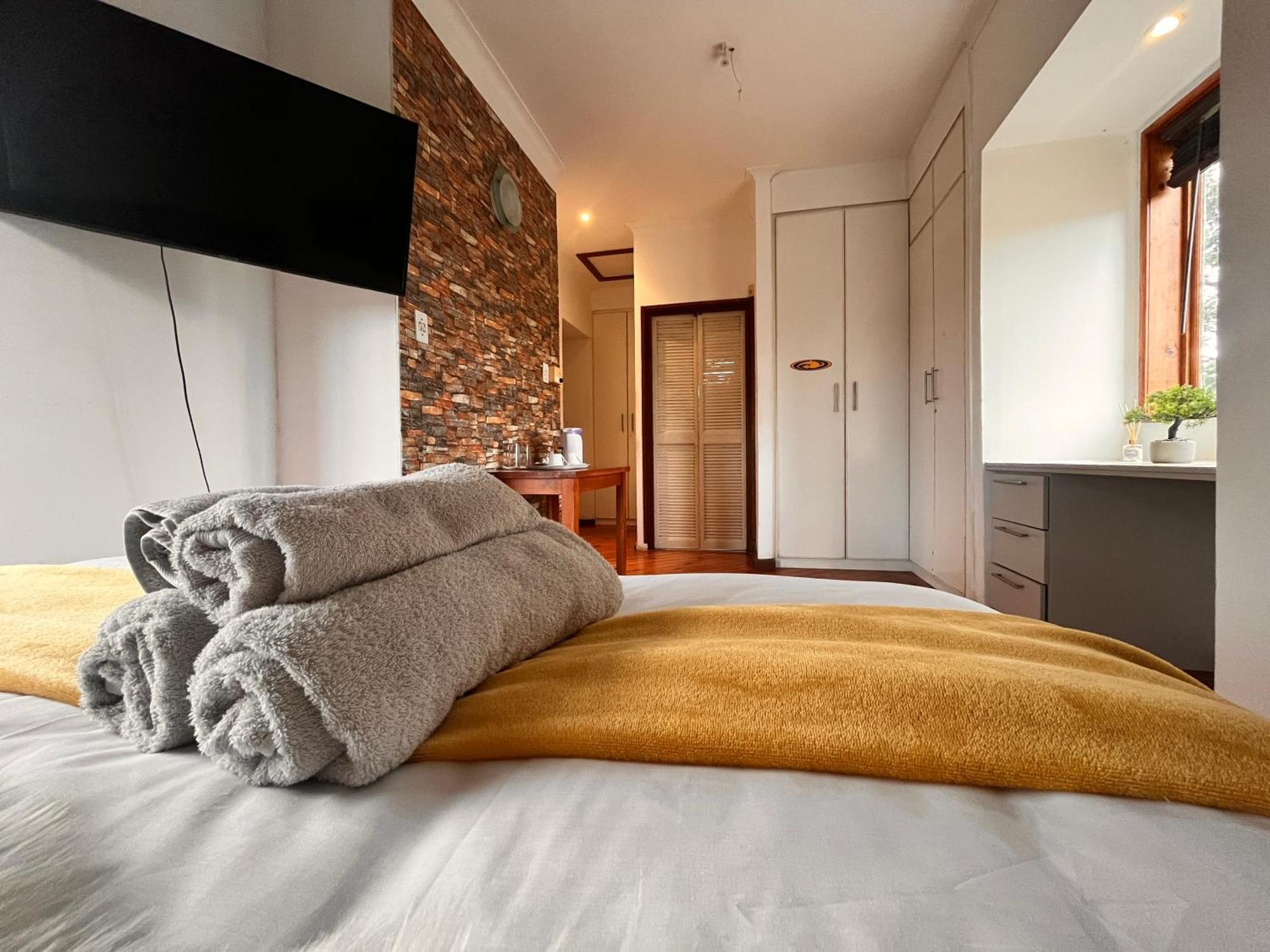 Hotel The Wood House Empangeni Habitación foto